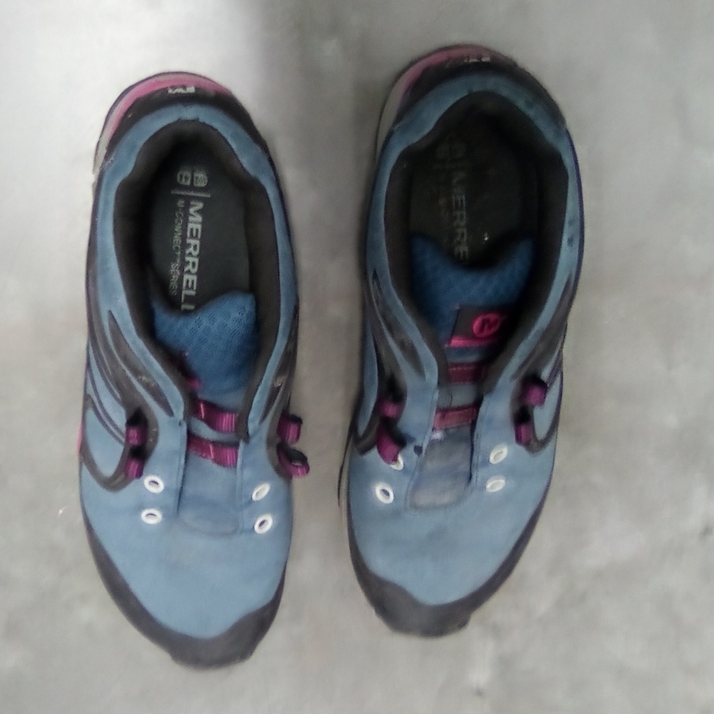 Merrell Women's Blue and Pink Athletic Shoes